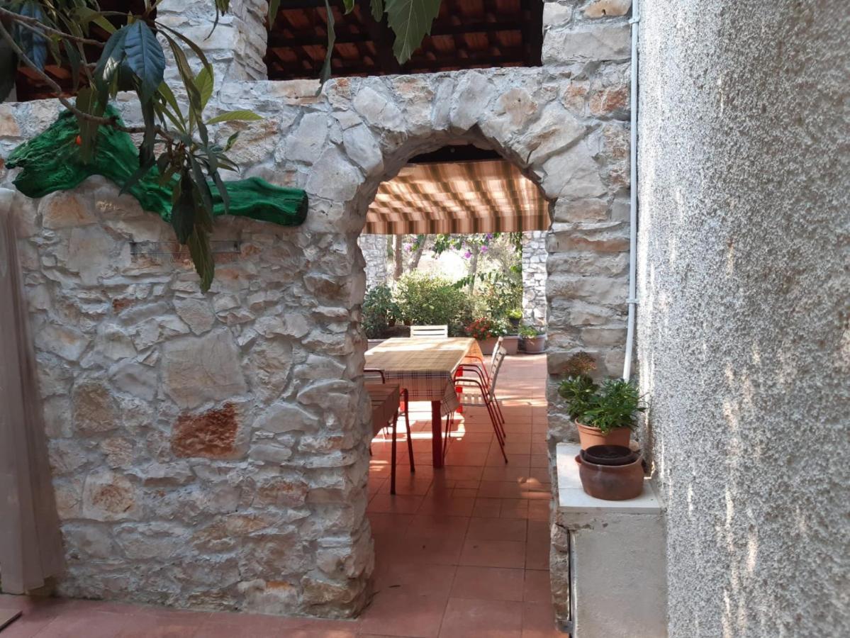 Juka House Villa Milna  Exterior photo